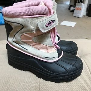 Girls snow boots w/ faux fur inside